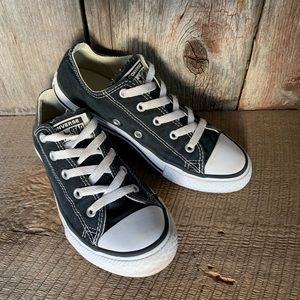 Converse Sneakers Youth Sz 2
